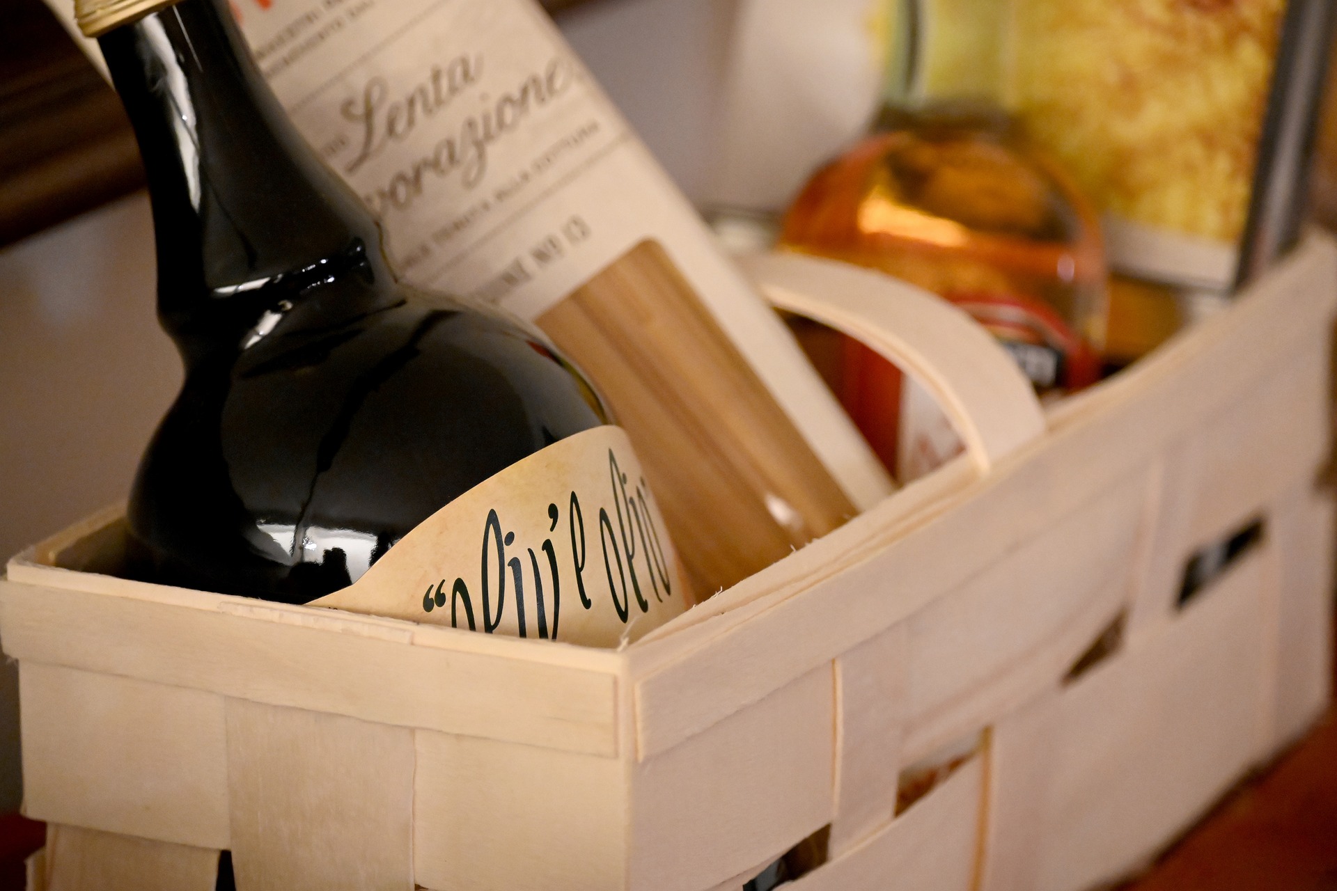 Geschenkkorb mit sizilianischen Delikatessen